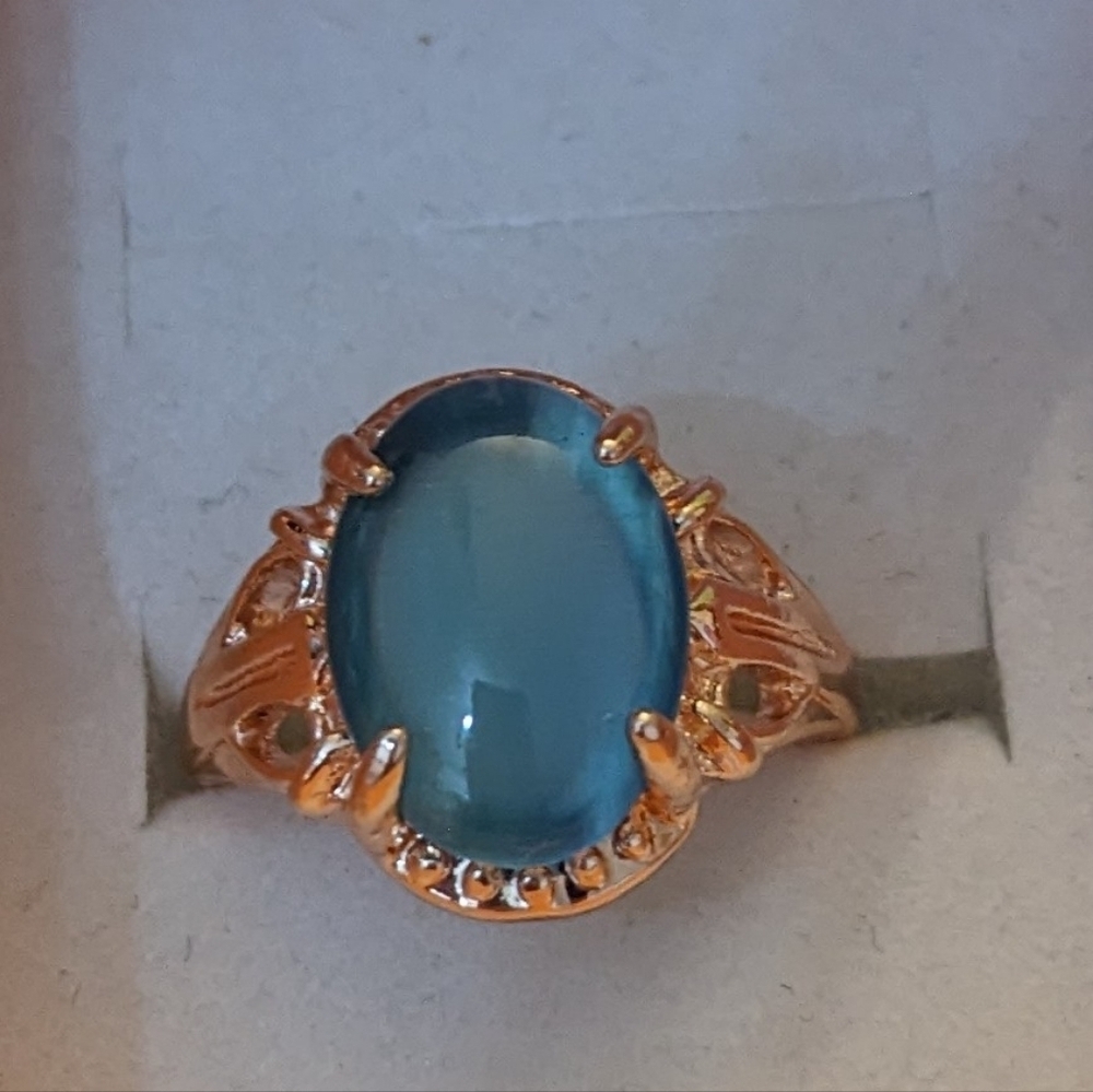 New blue colored cat's eye style gold tone ring, T1B8A